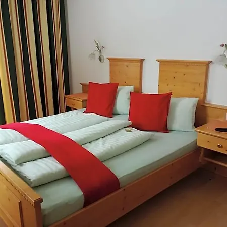 فندق مبيت وإفطار Servus