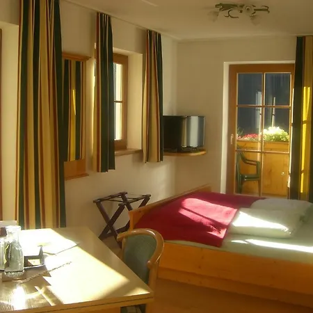 فندق مبيت وإفطار Servus 3*